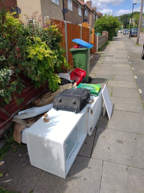 Rubbish left by departing Tennant
-51 Downderry Road, Bromley, BR1 5QH
