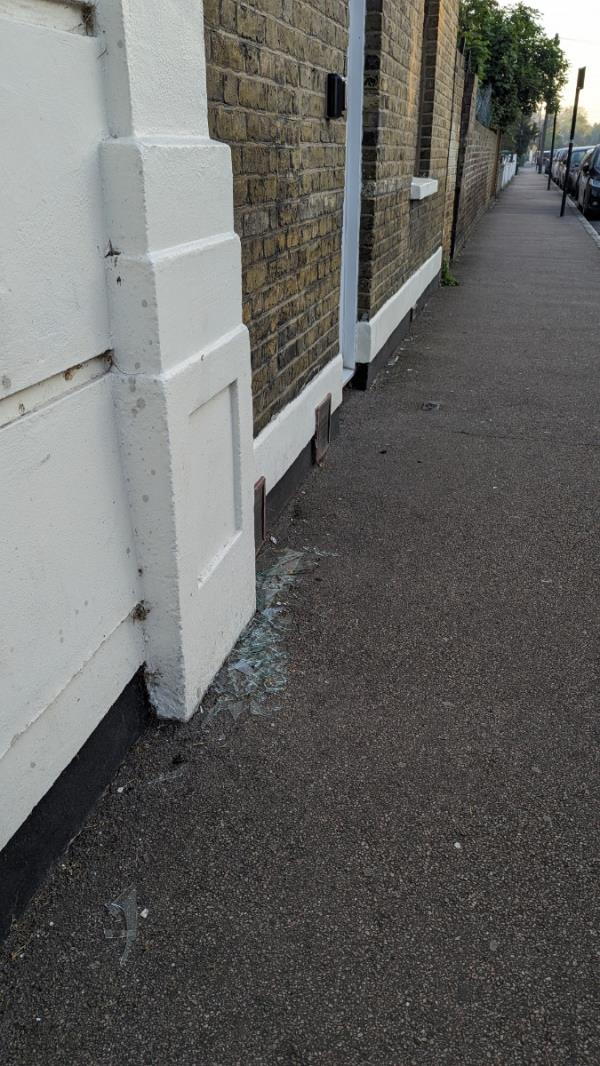 Broken glass, has been there a week..-West Ham Park