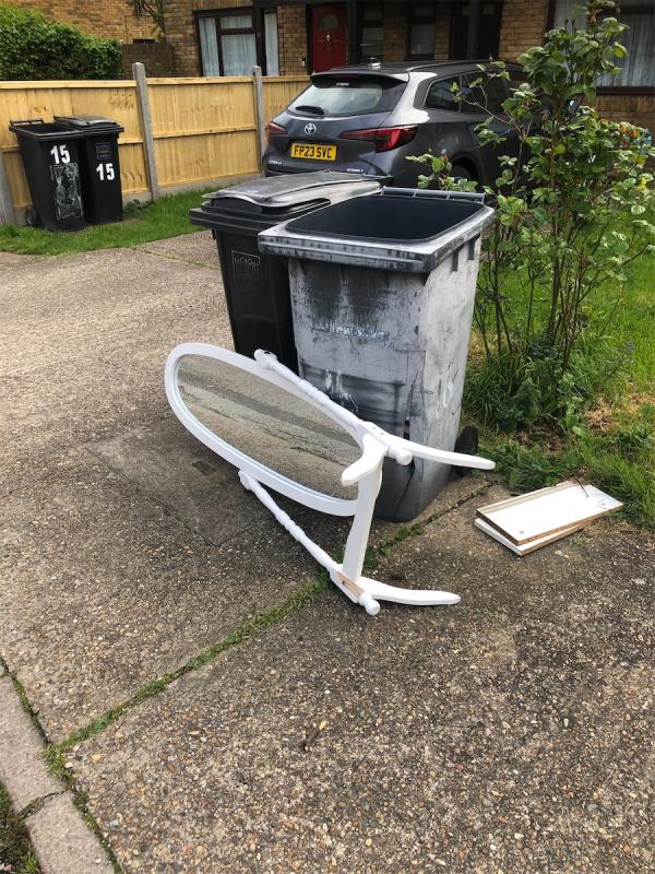 Please clear flytip of a mirror-15 Melrose Close, London, SE12 0AL