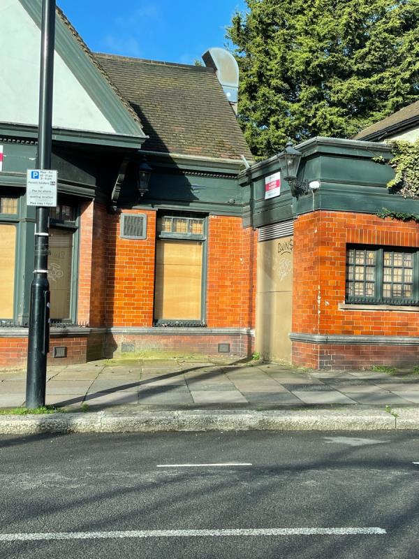 Disused pub -220 South Ealing Road, Chiswick, London, W5 4RL