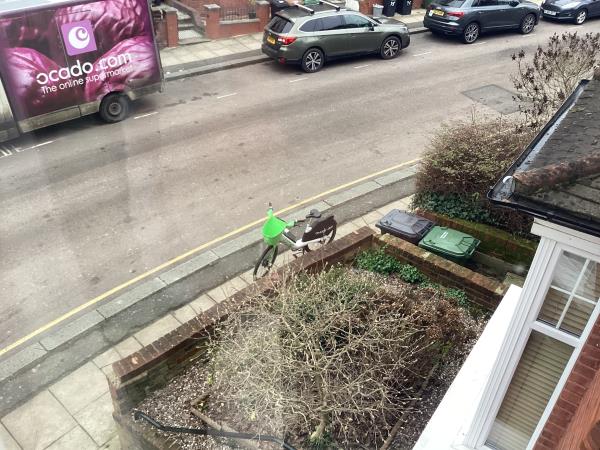 Please remove an Abandoned Lime Bike-62 Boyne Road