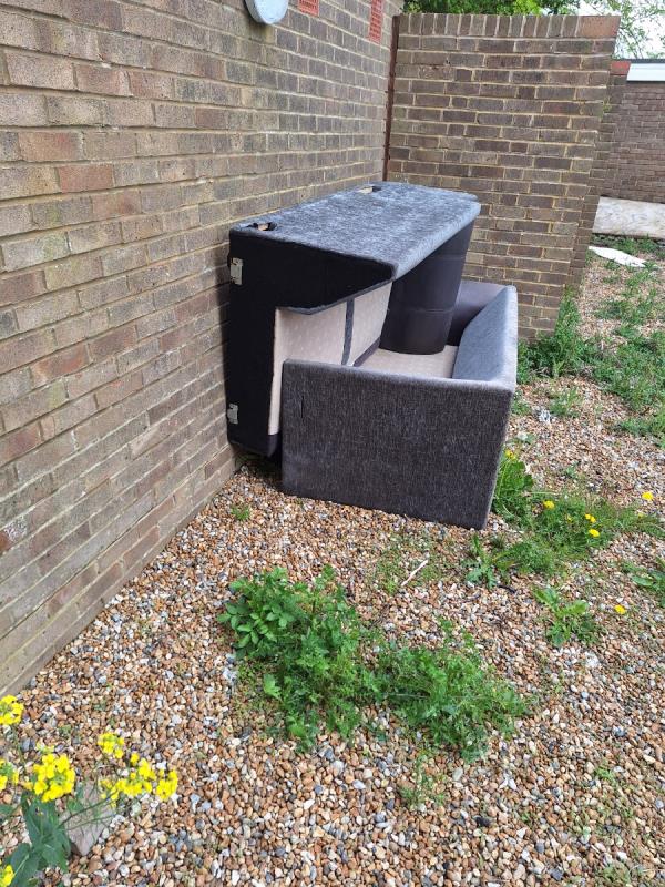 Kerry ct Pembury rd

2 large sofas and wood

Please clear all on drying area -Mayo Court, 6-8 Pembury Road, Eastbourne, BN23 7HH