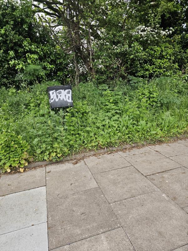 Tagging on utility box-180 Uxbridge Road, Southall, UB1 3DX