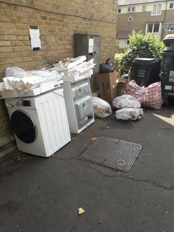 Washing machine cooker bags box cardboard-11 Callaghan Close, London, SE13 5RR