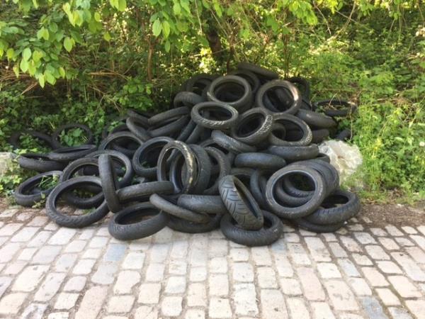 Motorbike tyres have been dumped on the access road to Markfield Park.
There is a camera on Markfield Project that may give the reg number of the vehicle used -Markfield Recreation Ground