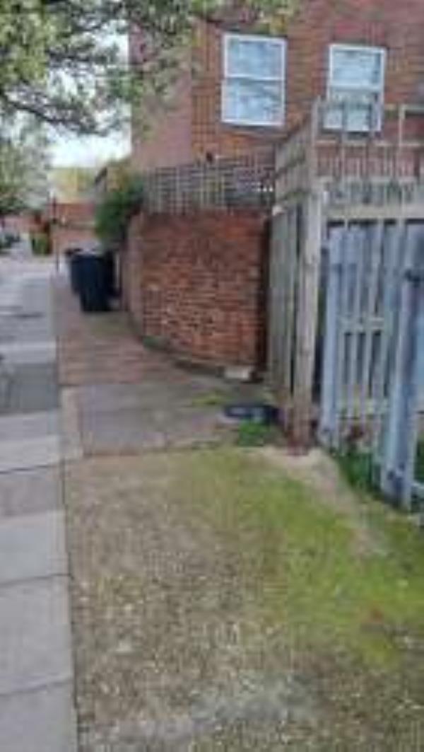 Please clear flytip
-15A, Wastdale Road, Forest Hill, London, SE23 1HN