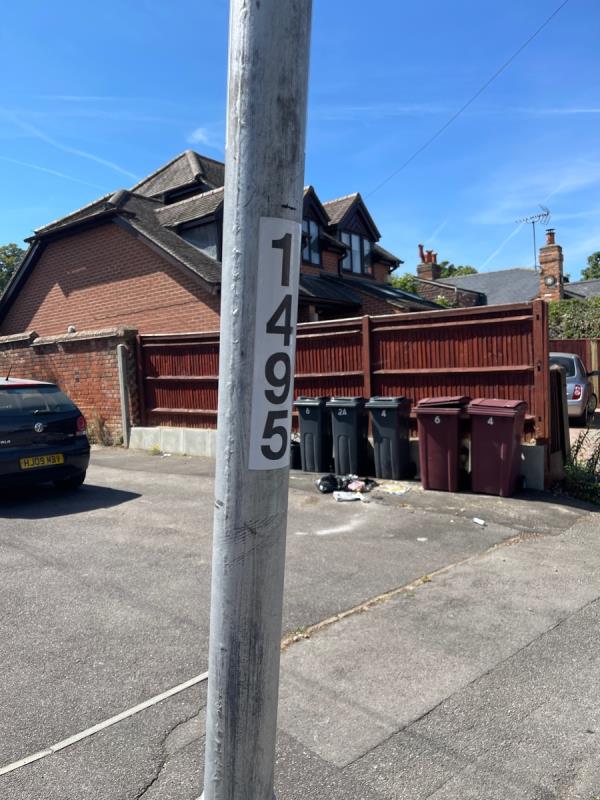 Lamppost 1495 is loose and in danger of falling over. -Hill View Kentwood Close, Reading, RG30 6DH
