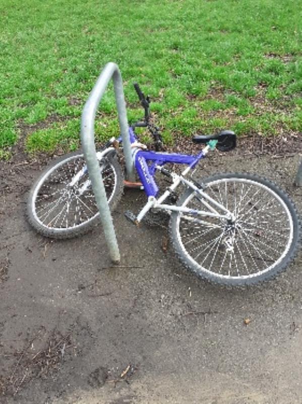 possible abandoned bike it is locked up but has been here for nearly 2 weeks-Tilehurst Road, Reading