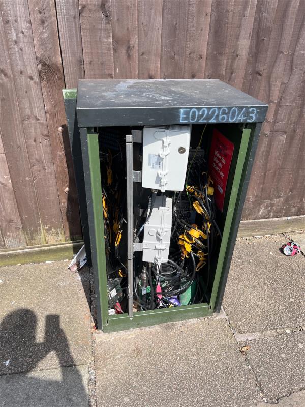 Telecoms Cabinet has been left open, been a few weeks now.
People throwing rubbish into it -72B, Nottingham Road, Leicester, LE5 4GH