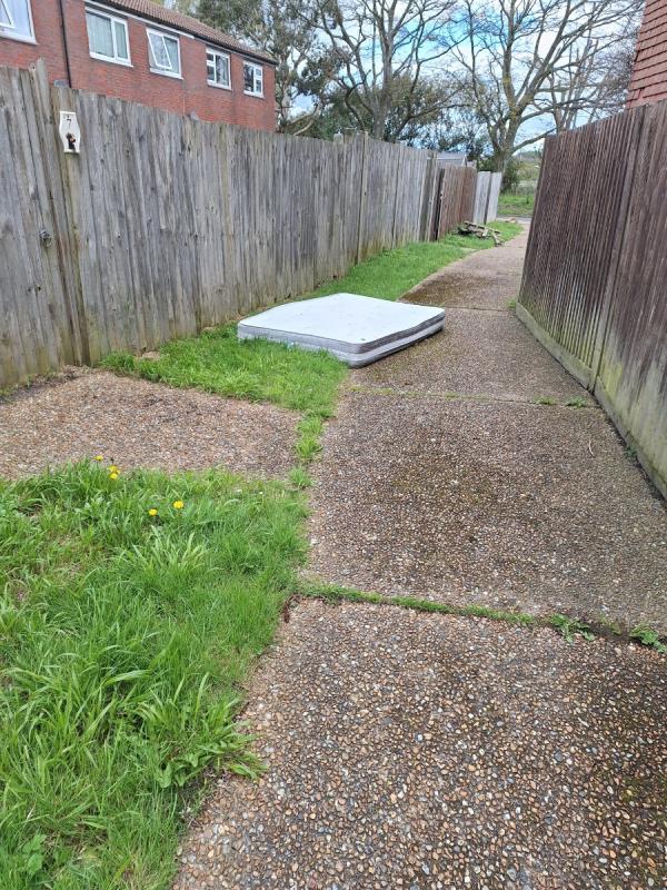 White mattress
In walk way next to house.-1 Fountains Close, Eastbourne, BN22 0UG