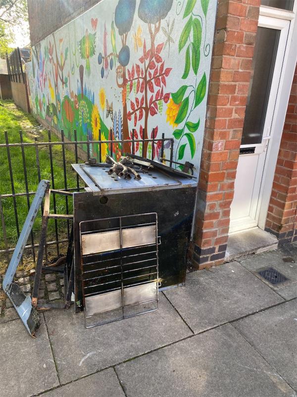 Industrial cooker, heavy iron-26 Skipworth Street, Leicester, LE2 1GB