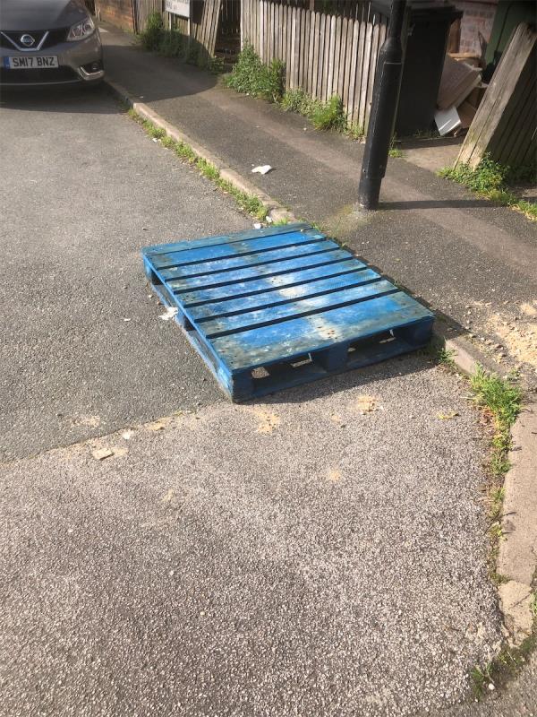 Please clear a pallet-45 Henry Cooper Way, Grove Park, London, SE9 4JF