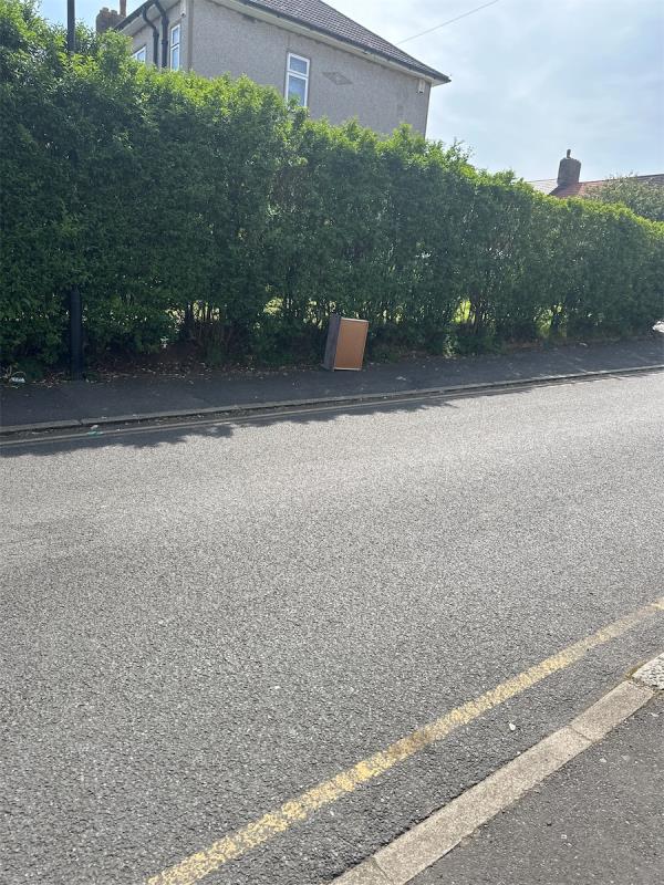 Fly tipping -6 Ivorydown, Bromley, BR1 5EH
